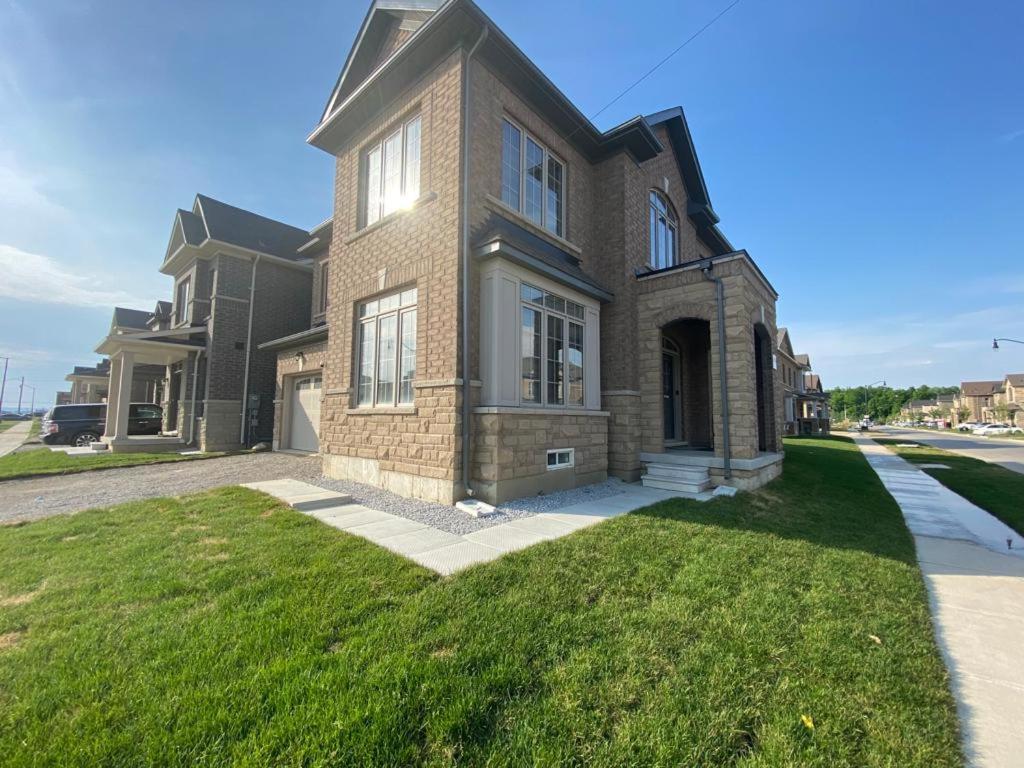 Villa 537 Veterans Dr Brampton On L7A 0C4 Extérieur photo