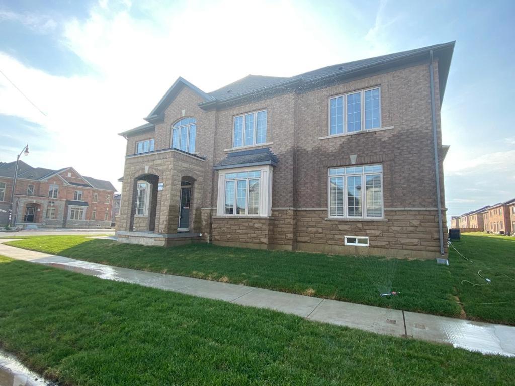 Villa 537 Veterans Dr Brampton On L7A 0C4 Extérieur photo