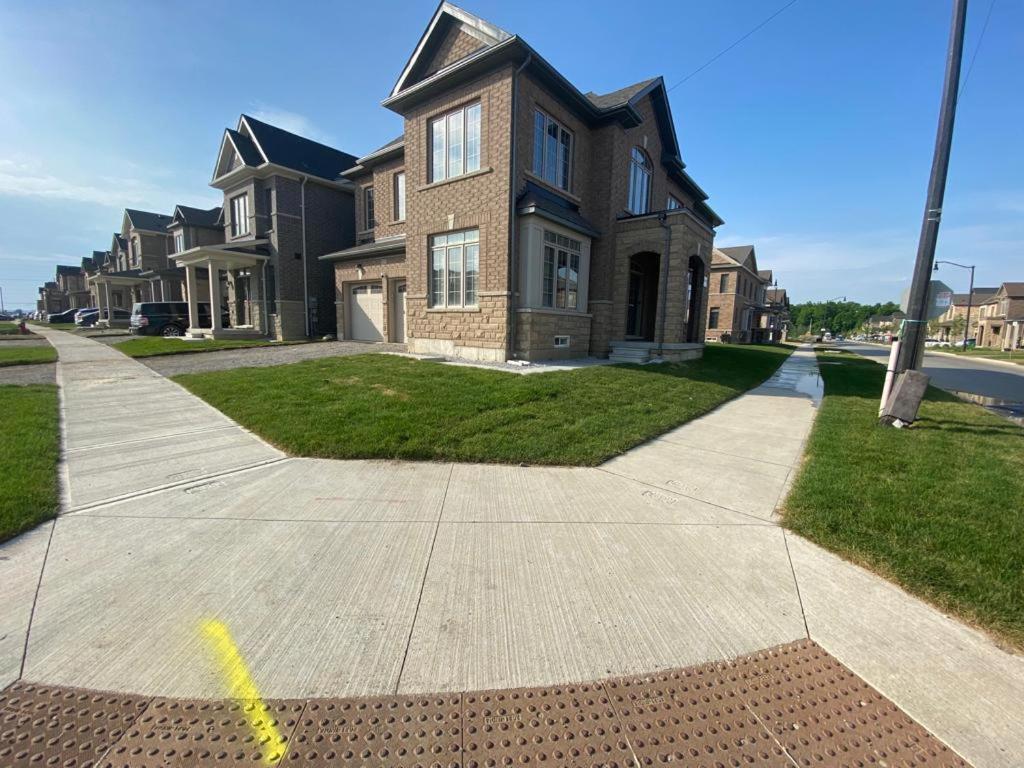 Villa 537 Veterans Dr Brampton On L7A 0C4 Extérieur photo