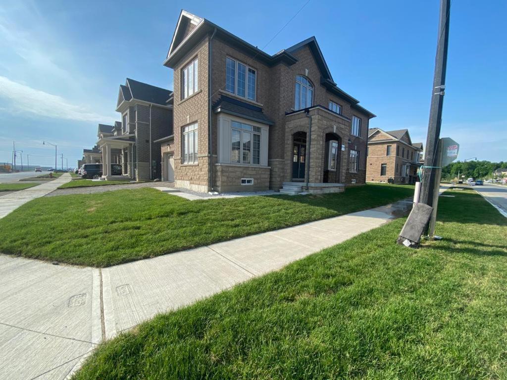 Villa 537 Veterans Dr Brampton On L7A 0C4 Extérieur photo