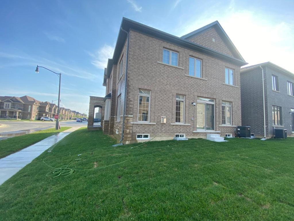 Villa 537 Veterans Dr Brampton On L7A 0C4 Extérieur photo